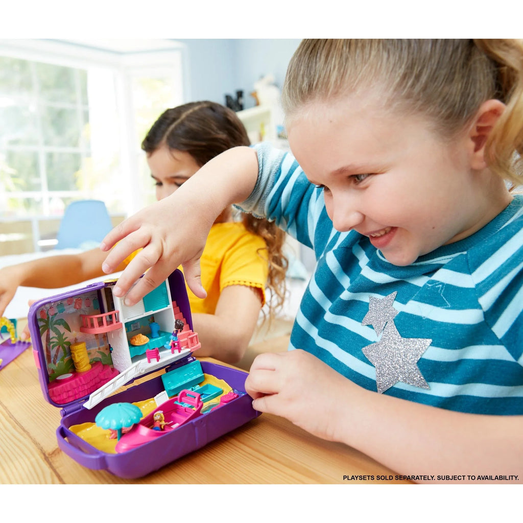Compact Backpack with 2 Dolls O1241